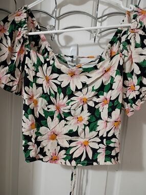 Angie Black Floral Puff-Sleeve Crop Top with Pink & White Flowers